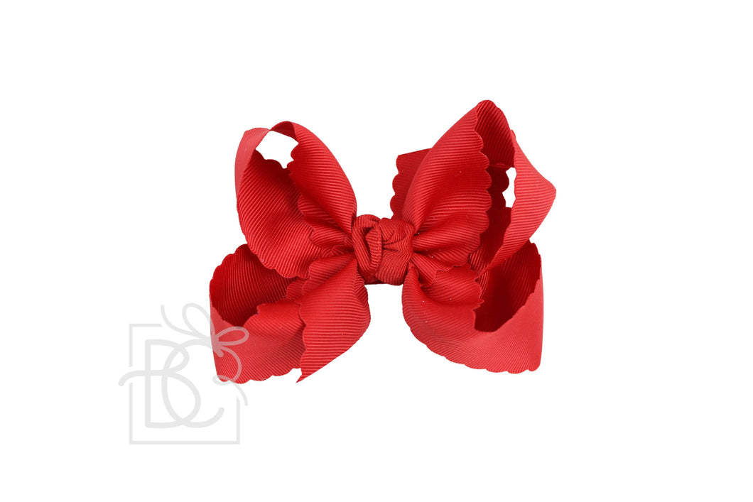 SCALLOPED EDGE BOW: Red / 4.5