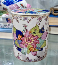 Load image into Gallery viewer, Tobacco Leaf Lidded Soy candle-lightly scented
