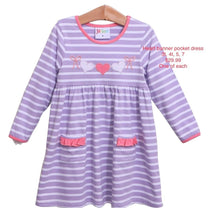 Load image into Gallery viewer, Heart banner applique
