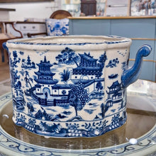 Load image into Gallery viewer, Blue Willow oval Planter
