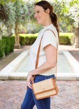 Load image into Gallery viewer, Reese Straw Crossbody CAMEL
