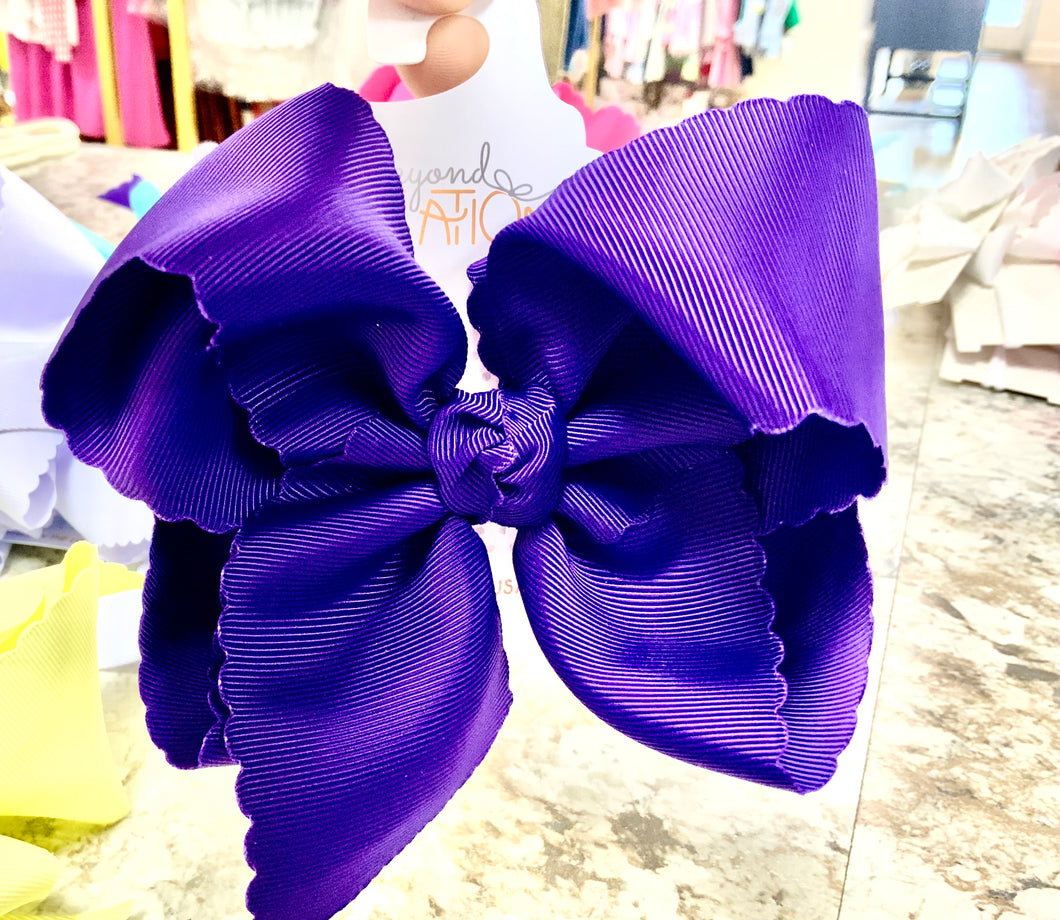 SCALLOPED EDGE BOW: 5.5