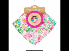 Load image into Gallery viewer, Floral Bib and teether set
