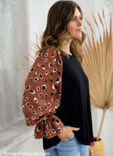 Load image into Gallery viewer, Leopard sleeve blouse
