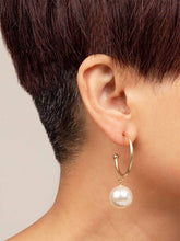 Load image into Gallery viewer, Pearl Bead Hoop Earring: Matte Gold/Pearl
