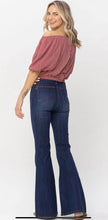 Load image into Gallery viewer, Judy Blue fit and flare jeans
