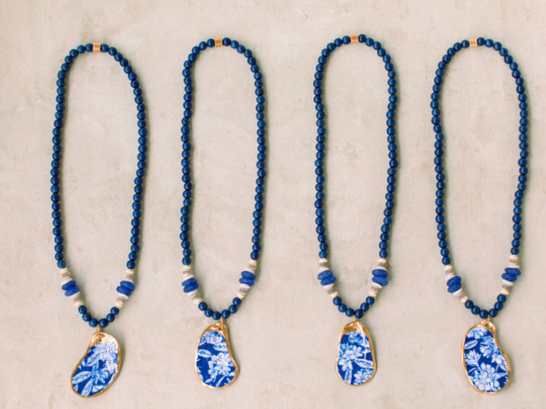 The collins necklace navy blue by Carolina strung