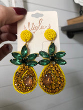 Load image into Gallery viewer, Pineapple Seed bead earrings
