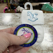 Load image into Gallery viewer, Newborn Boy Jefferies embroidered 2409
