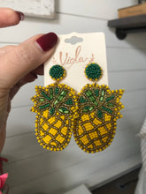 Load image into Gallery viewer, Pineapple Seed bead earrings
