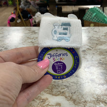 Load image into Gallery viewer, Newborn Boy Jefferies embroidered 2409
